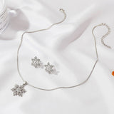 Bijoux boucles d'oreilles flocons de neiges assortis à son collier en Or pour femme