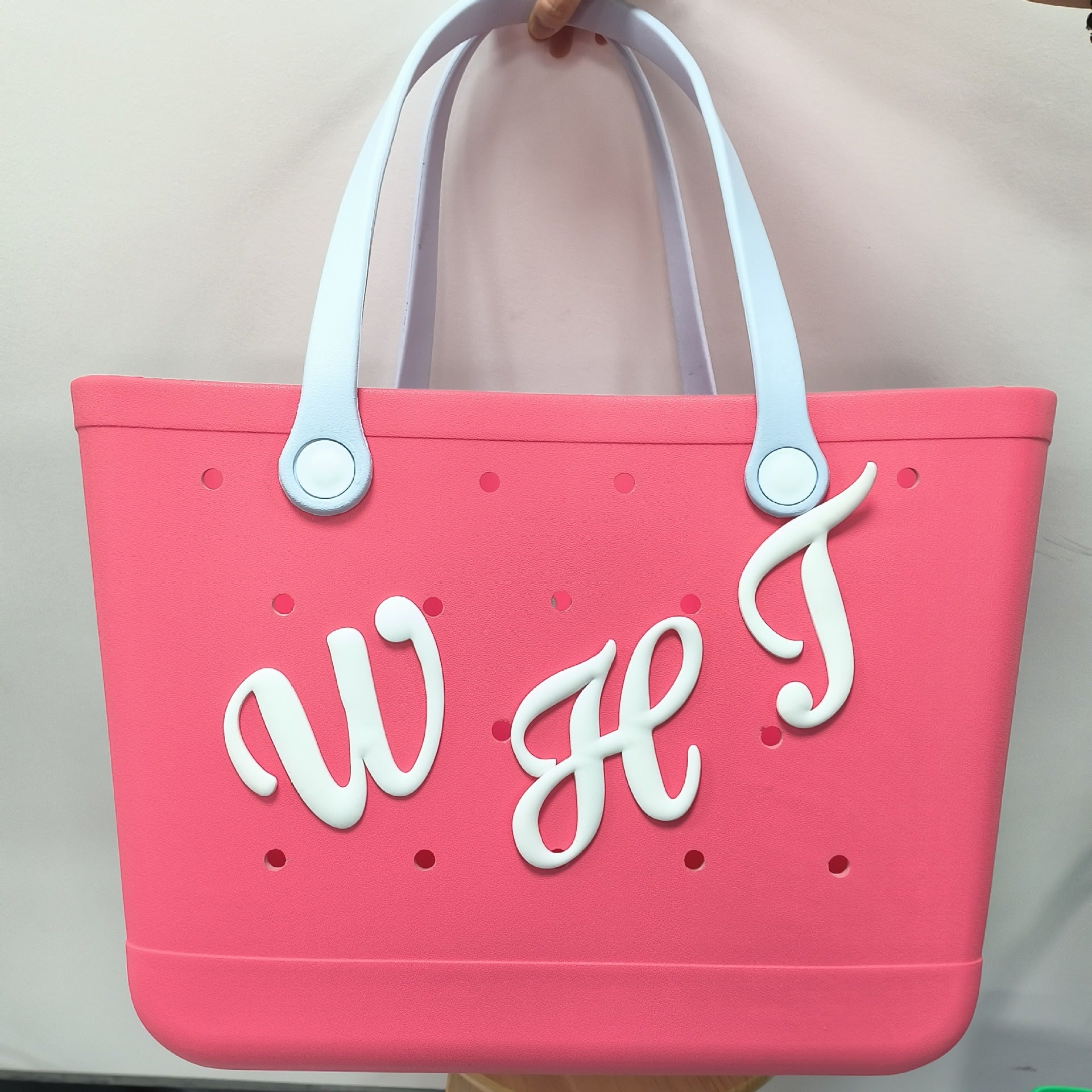 3D letter to personalize your women's beach tote bag