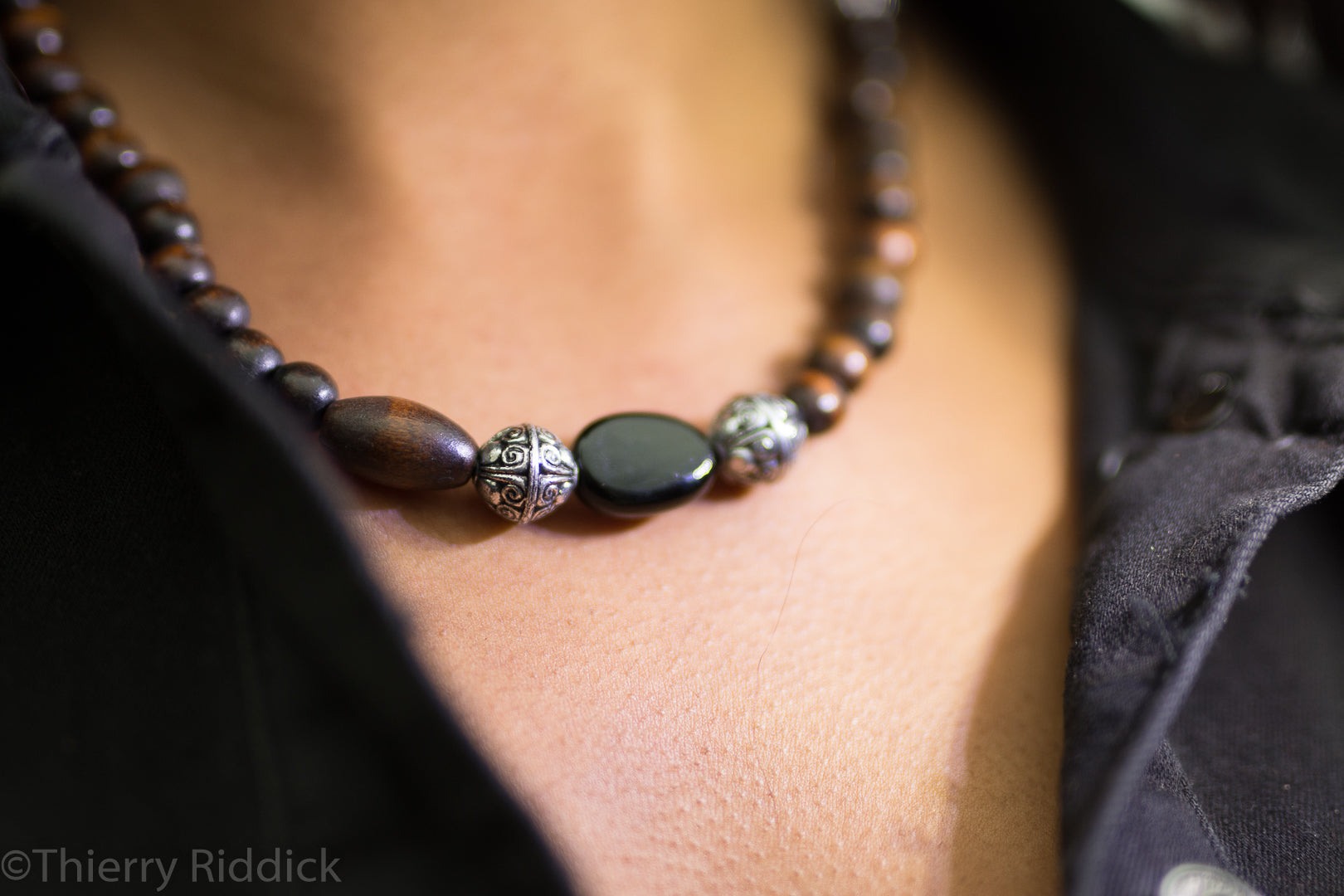 Jewel Noelya I.- Necklace with 2 different pearls with black stone