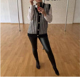 Cardigan en tricot à carreaux noir et blanc à boutons sans manche vintage pour femme