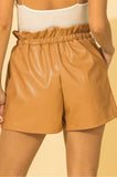 Pantalones cortos con cordón de piel sintética para mujer