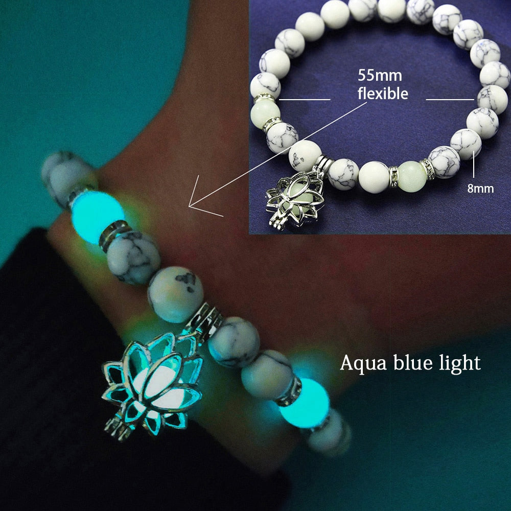 Pulsera con piedras naturales luminosas fluorescentes en la noche y perlas y flores de loto para hombre y mujer