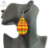 Boucles d'oreilles ethniques en bois en motif madras pour femme